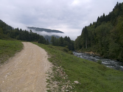 Uferweg am Doubs vor Soubey